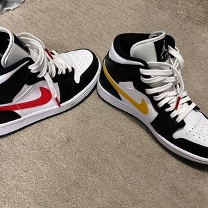 Womens Nike Jordan mid 1